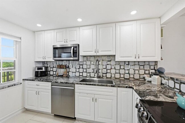 Photo - 4015 W Palm Aire Dr Unit 1001