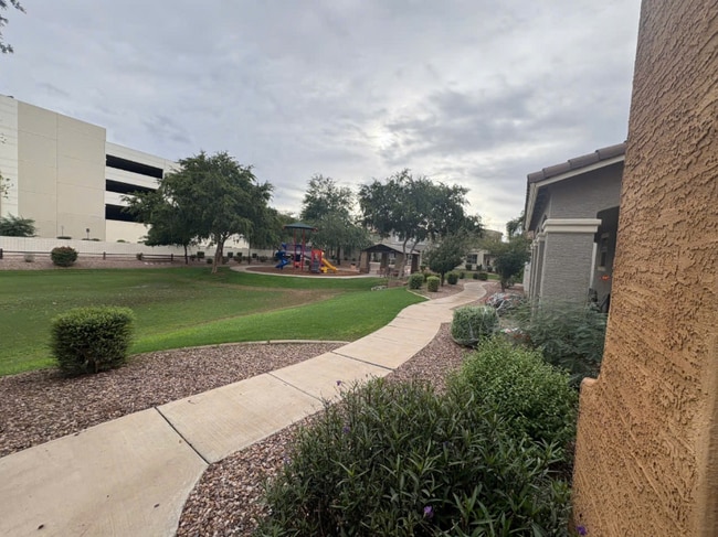 Building Photo - 2875 S Key Biscayne Dr