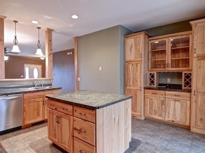 960 Parkland Dr