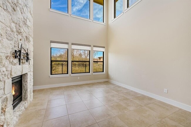 Photo - 509 Baylee Love Ln E