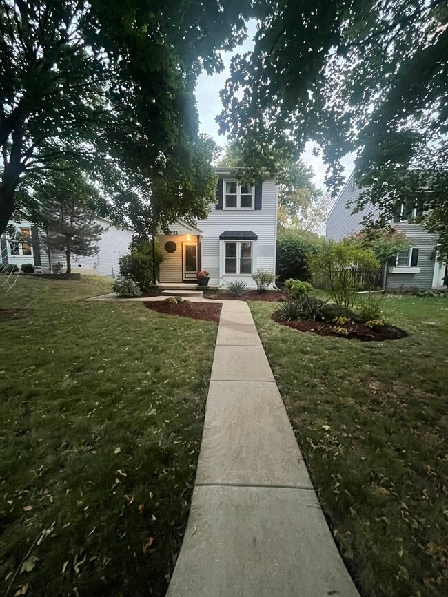 Photo - 924 Britta Ln
