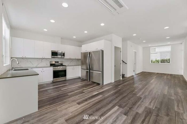 Photo - 908 W Emerson St