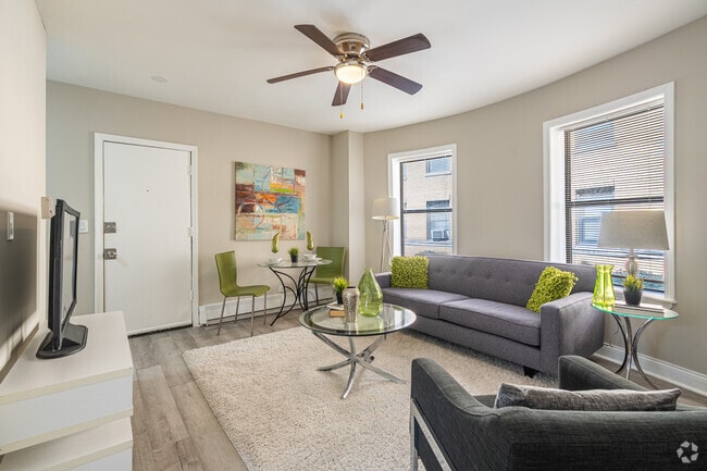 2BR, 1BA - 675SF - Living Room - 4611 South Drexel Blvd