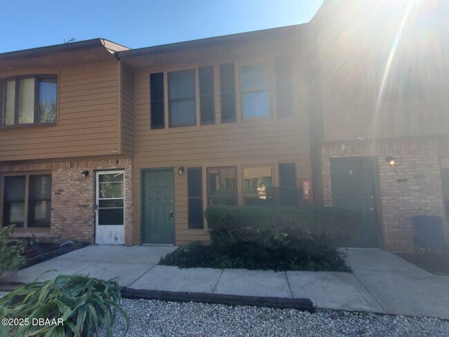 Photo - 814 N Halifax Ave