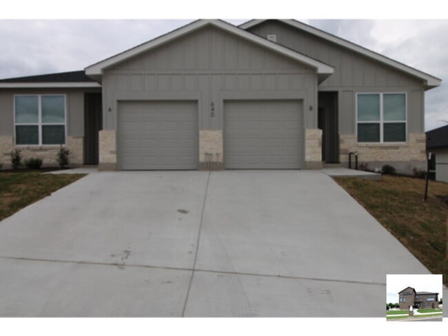 Photo - 640 Pacific Crest Trl