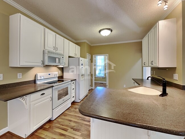 Photo - 1105 Stonewater Dr