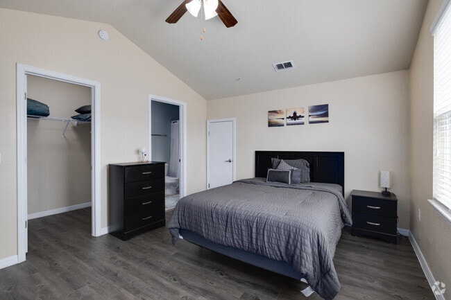 4BR, 4BA - 1,772SF - Bedroom