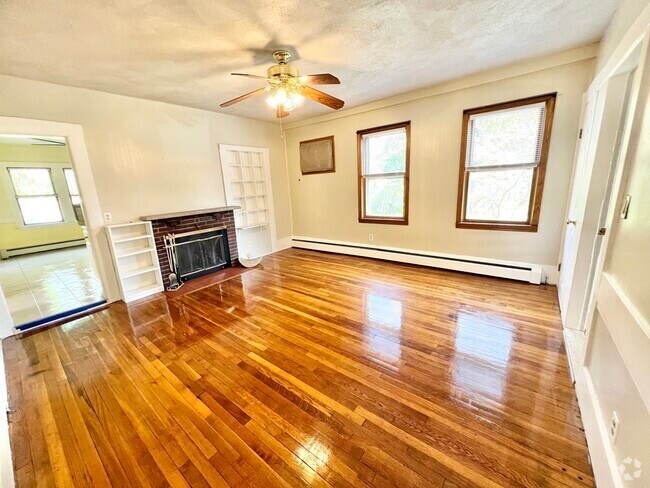 Building Photo - 34 Pleasant St Unit 1 Rental