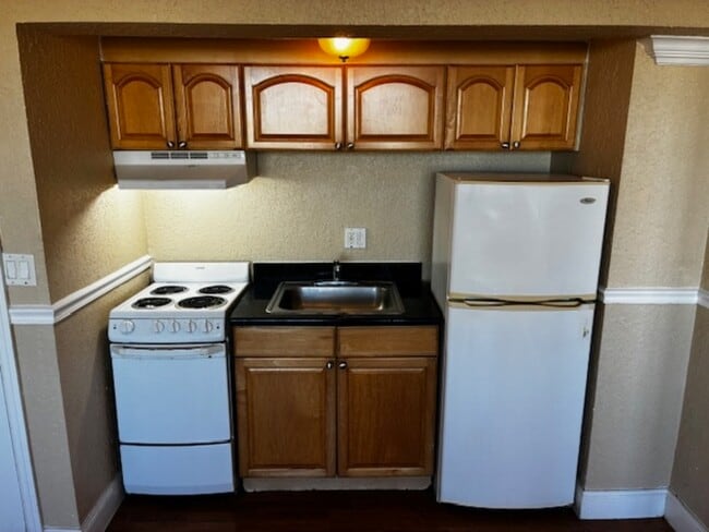 Photo - 311 W Ashley St