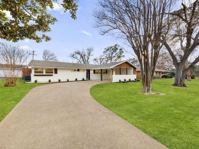 Building Photo - 3616 Woodleigh Dr