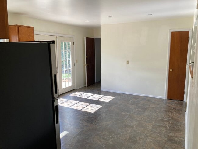 Photo - 43 Eagan Blvd