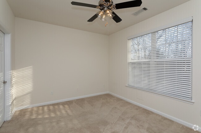 2BR, 2BA - 1,184 SF