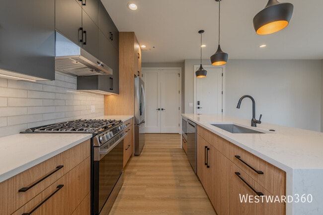 Photo - 3555 N Neenah Ave Unit #2N