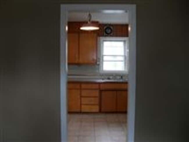 Photo - 3 Bedroom, 1 Bath Home Move-In Ready! Sec....