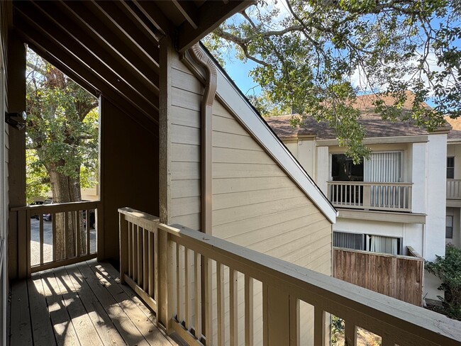 Photo - 2100 Tanglewilde St Unit 626