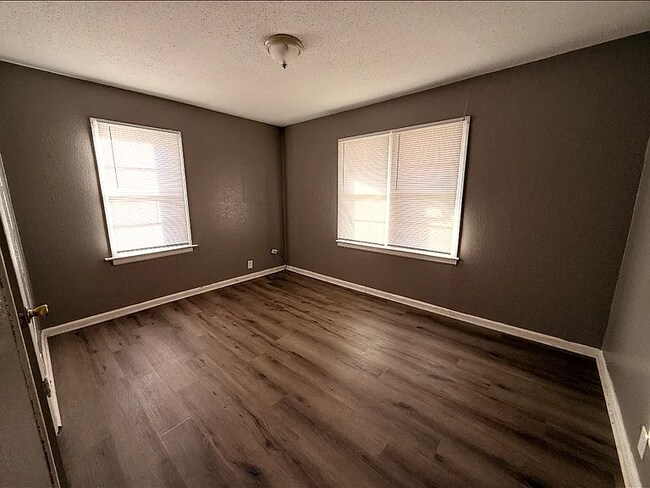 Photo - 2332 N Poplar St