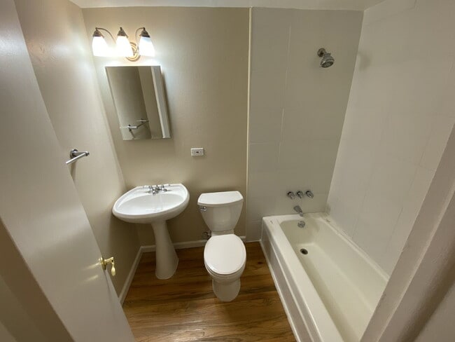 MOVE IN SPECIAL - Receive $500 off of 1st months rent!

2 Bed 1 Bath Condo in Capital Hill near C...