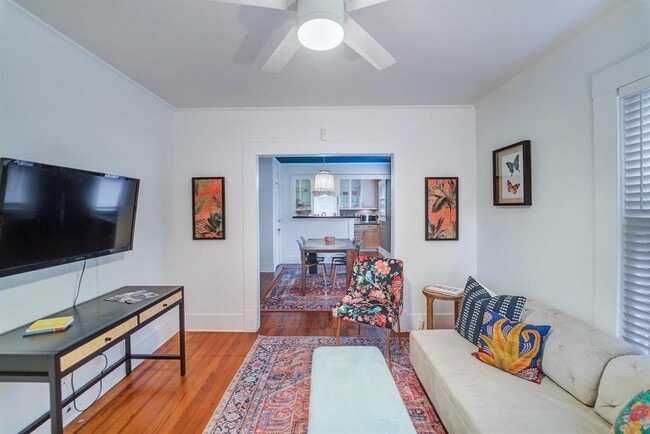 Photo - 501 W 41st St