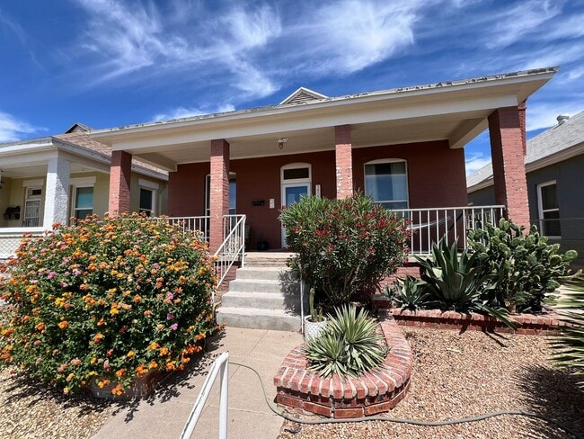 Photo - Charming Furnished Home - Short & Long Term Leasing