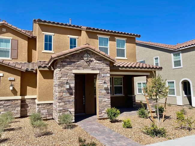 Building Photo - STUNNING BRAND NEW 3 BEDROOMS 2.5 BATHROOMS TWO STORY TOWNHOUSE WITH 2 CAR GARAGE