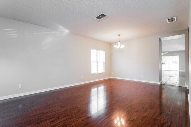 Photo - 7211 Wakeview Dr