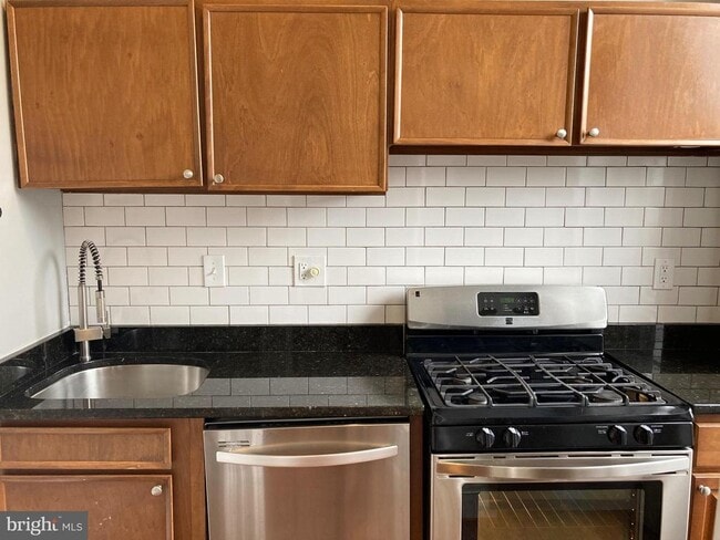 Photo - 1338 Wisconsin Ave NW