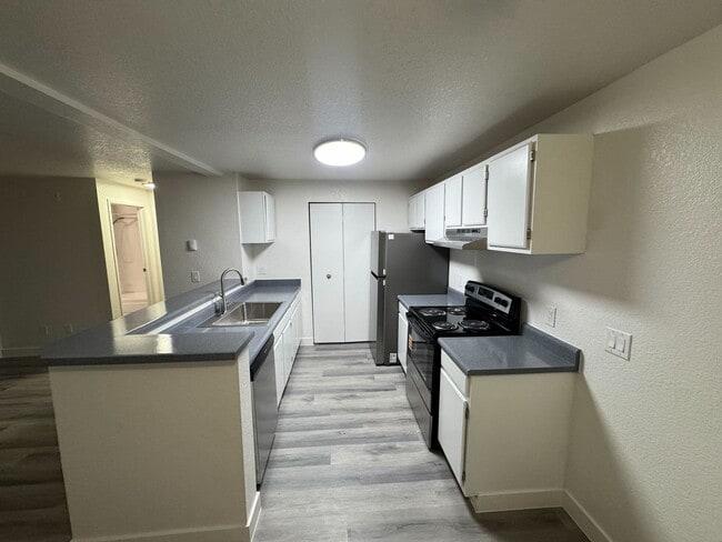 Photo - Wellington Place Apartments