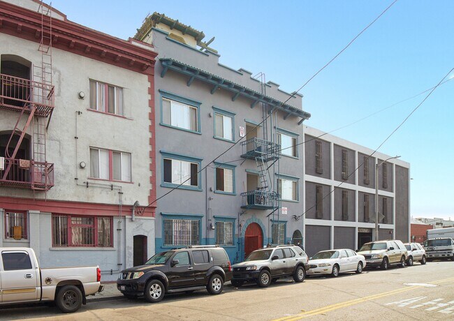 Photo - 225 W 25th St