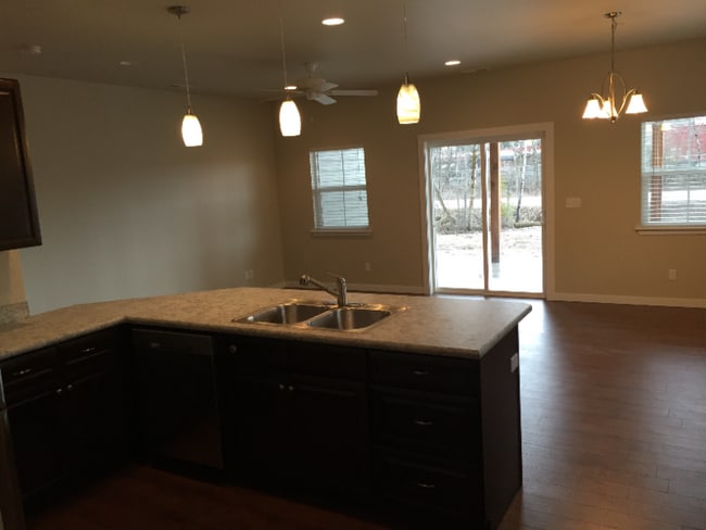 Photo - 724 Edgewood Pl