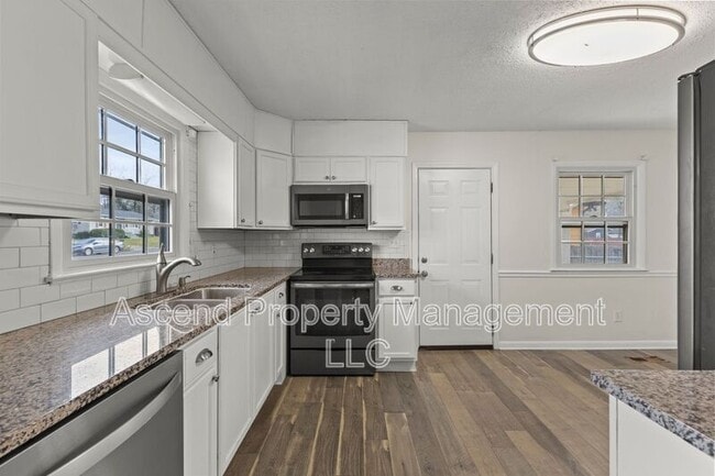 Photo - 4610 Leslie Ln