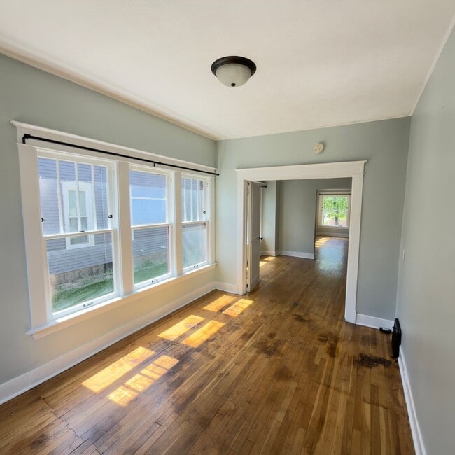 Photo - 4 Bedroom Duplex - Belknap Hill Area!