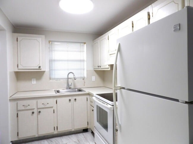 Photo - 1638 Embassy Dr