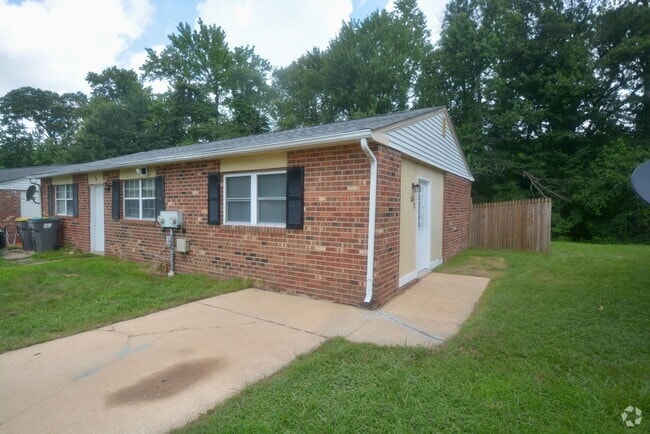 Building Photo - Great - 1 BEDROOM - Bright Open Floor Plan !! Rental
