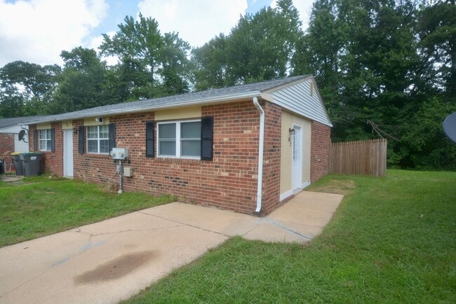 Great - 1 BEDROOM - Bright Open Floor Plan !! - Great - 1 BEDROOM - Bright Open Floor Plan !! Townhome