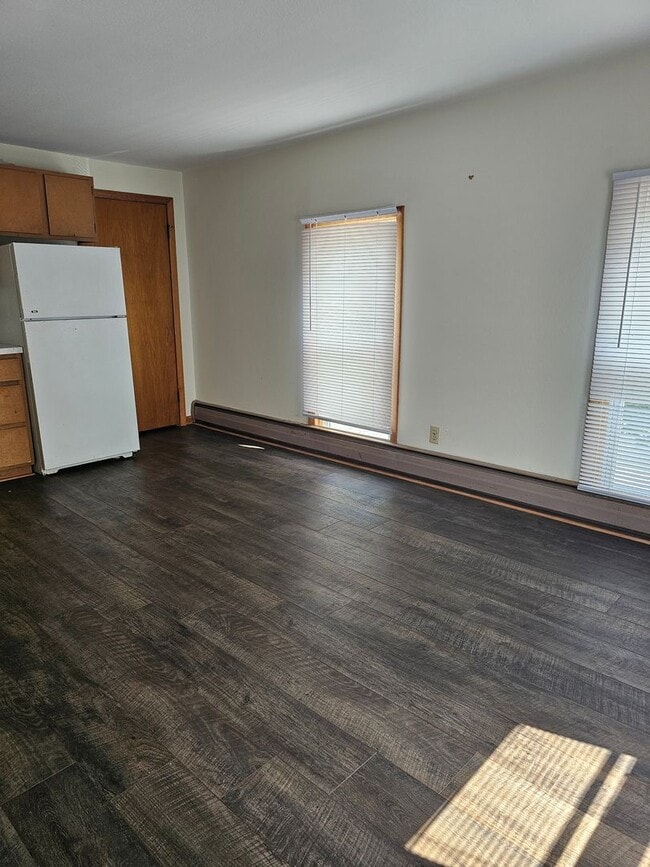 Photo - E. Court Street Duplex Unidad 327 E Court Upper (B/2)