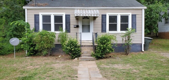 Building Photo - 2 Bedroom 1 Bathroom House!