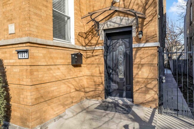 1837 N Mason Ave