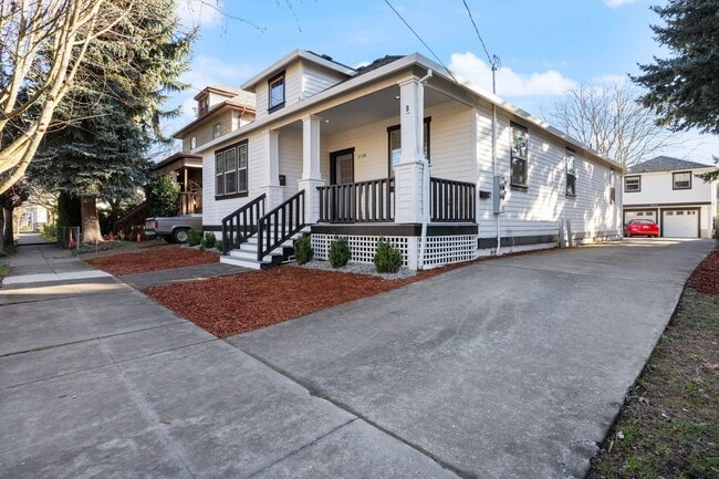 Photo - 3 Bed, 2 Bath Craftsman style home - NE PDX