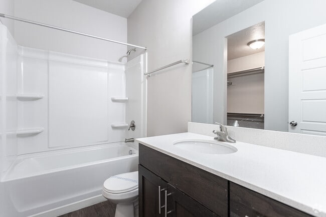 BR, 2BA - 1,105SF - Second Bathroom