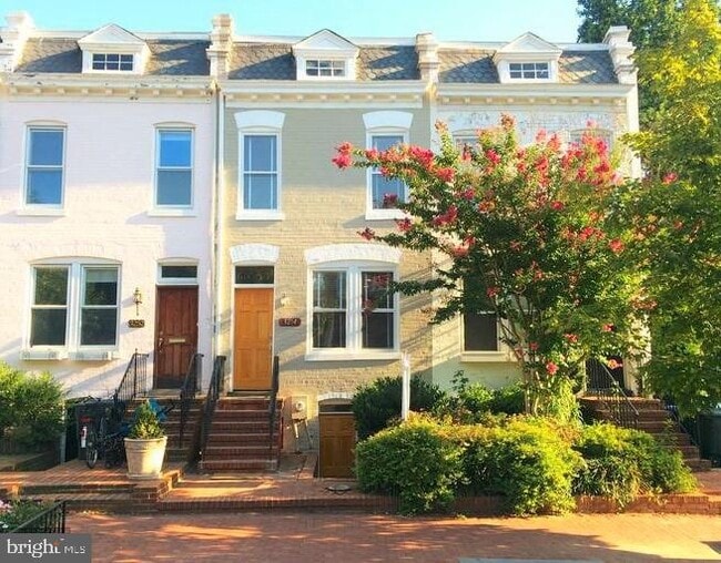 Building Photo - 3254 Q St NW