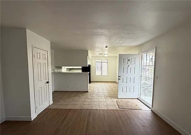 Photo - 4750 Thunderbolt Ave Unidad 3