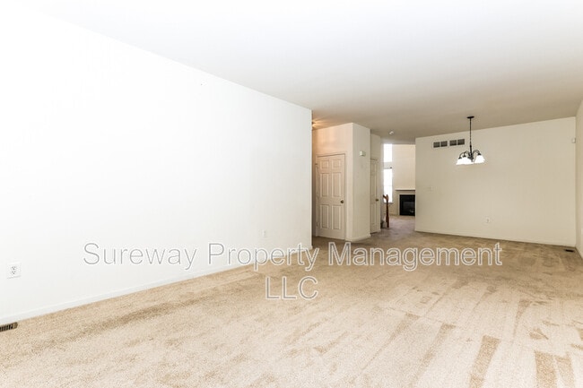 Photo - 158 Chancellor Dr