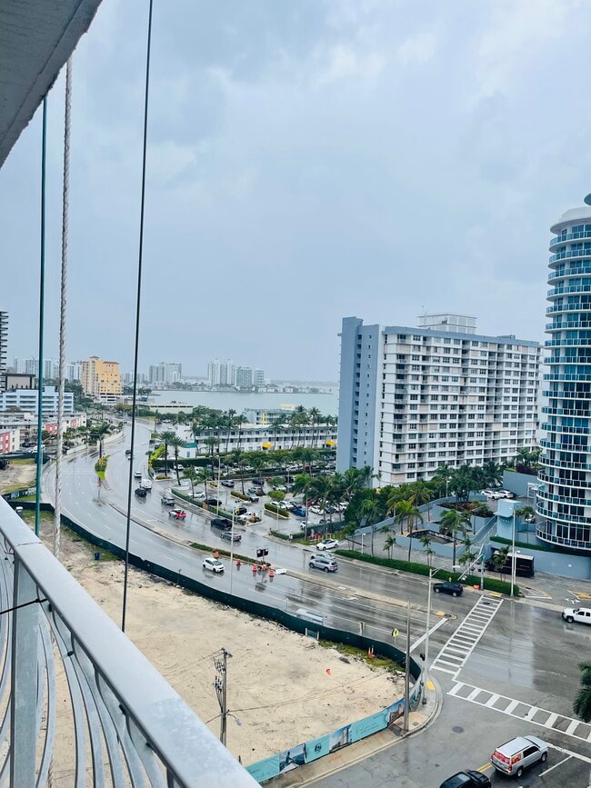 Photo - 7601 E Treasure Dr Unidad 1212b