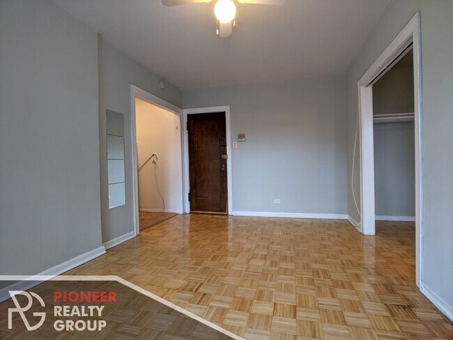 Photo - 739 W Belmont Ave Unit 217