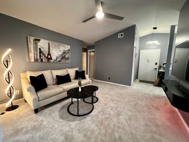 Photo - 6540 Chasewood Dr Unidad APT F