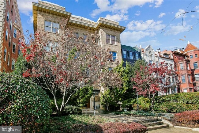 Building Photo - 2008 16th St NW Unit 402