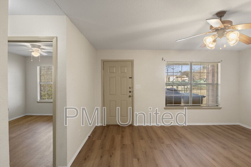 Photo - 2335 N Elm St