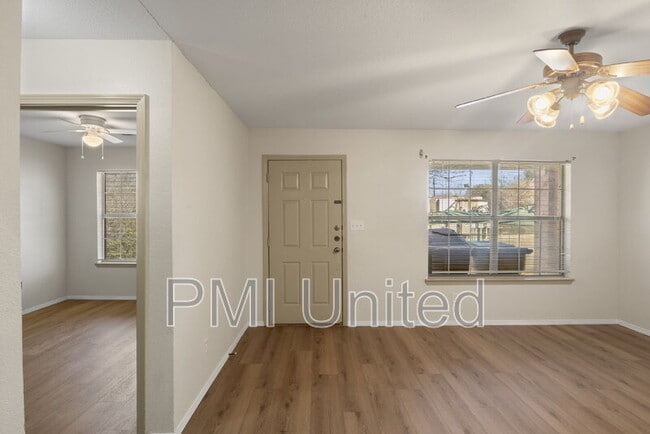 Building Photo - 2335 N Elm St Rental