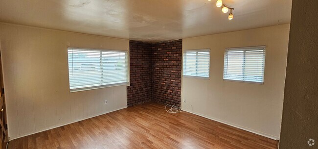 Building Photo - Live Large in a Cozy Retreat! Private Back... Rental