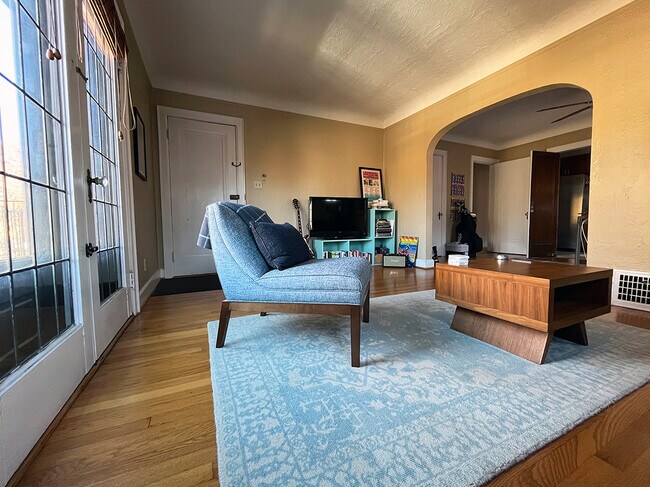 Photo - 543 W Breckenridge St Unit # B